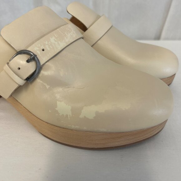 The Monique Buckle Clog Size 9 Flaw - Picture 2 of 8